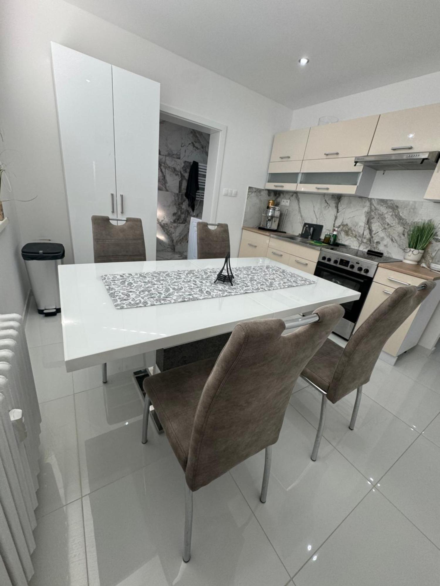 Peti Apartman Centrum Галанта Екстериор снимка