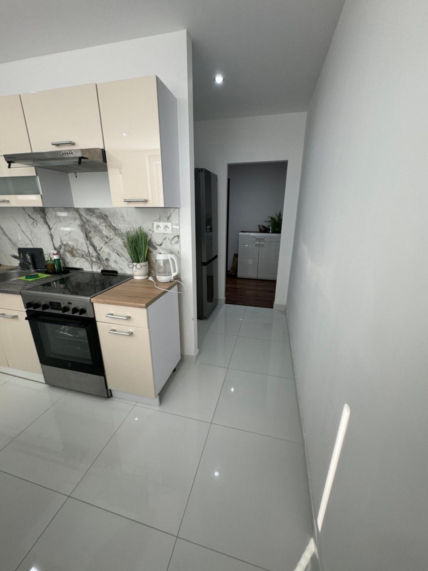 Peti Apartman Centrum Галанта Екстериор снимка